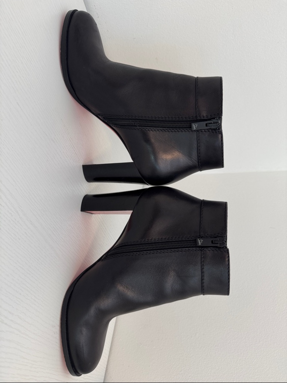 Christian Louboutin Black Leather Janis Button Leather Ankle Bootie Boot EU 39 - Picture 4 of 9